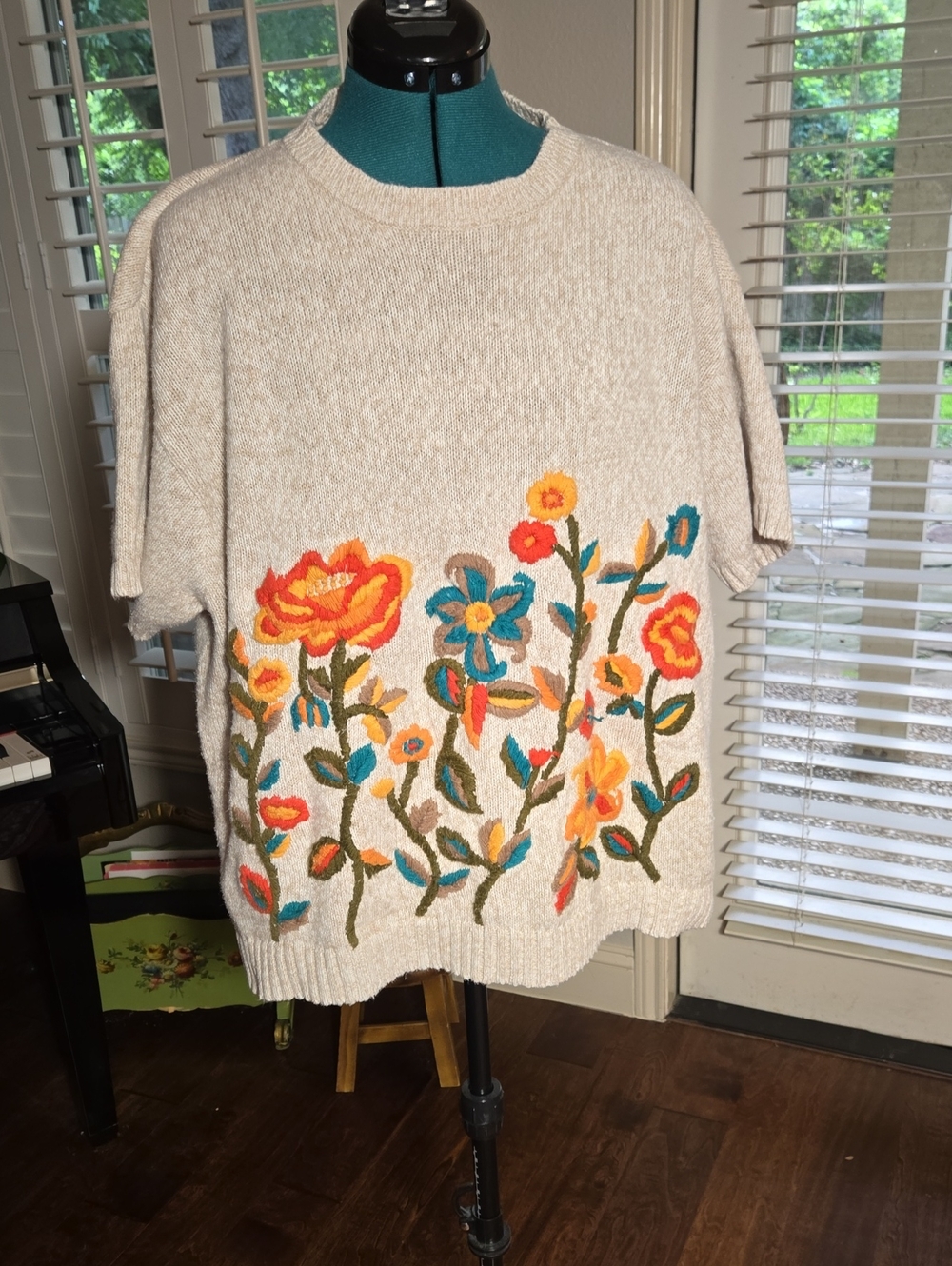Embroidered Floral Cream Short-Sleeve Sweater Size 3x